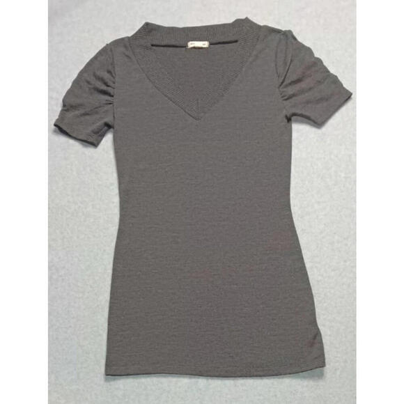 Zenana Outfitters Tops - Zenana Outfitters Short Sleeve Blouse Womens Size Small Grey VNeck Scrunch Fit